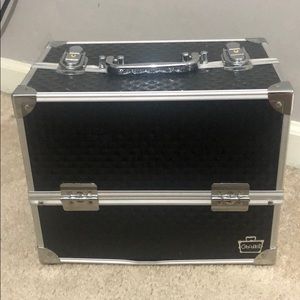 Black and silver caboodle